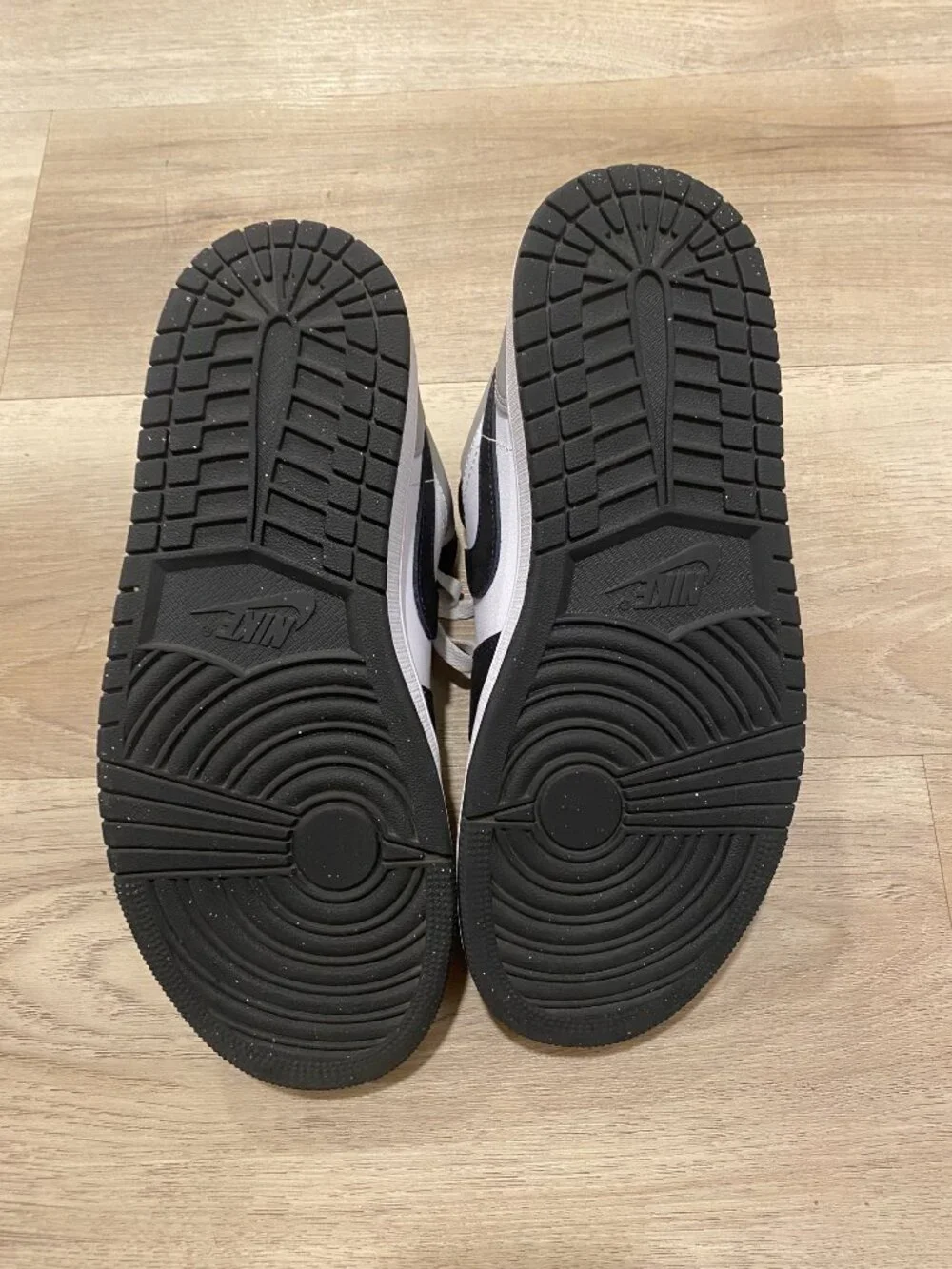 Air Jordan 1 Low SE Matte Silver Men’s 9